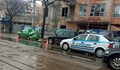 Парче бетон помля задницата на кола в София