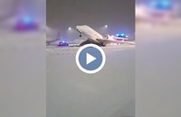 Самолет се изправи на опашката си под тежестта на снега в Мюнхен