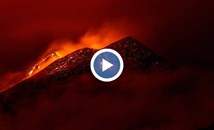 Алпинисти загинаха след изригване на вулкан в Индонезия