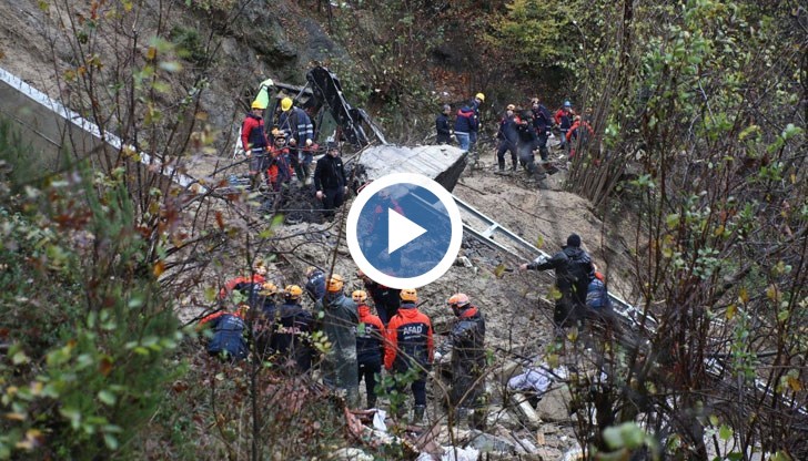 Майка и сина ѝ загинаха под срутила се къща