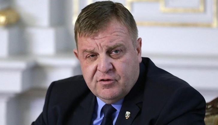 Най-вероятно крият какво дават, за да не стане ясно, че извършват престъпление, заяви бившият министър на отбраната