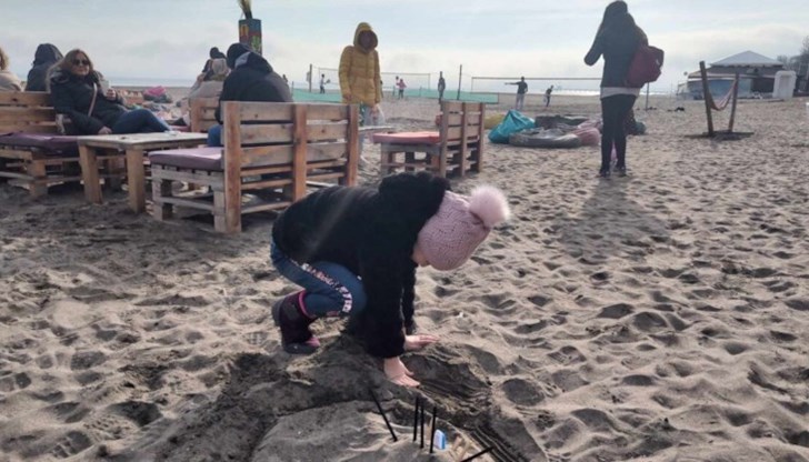 Вместо снежни човеци – пясъчни замъци в Бургас