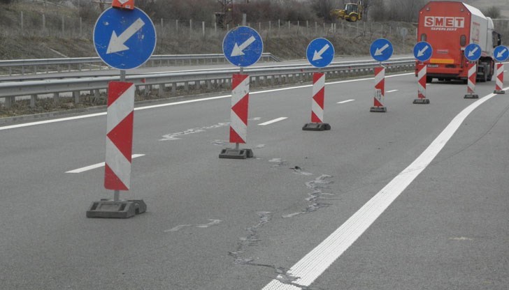 Десетки ограничения на движението поради полагане на асфалт и мантинели