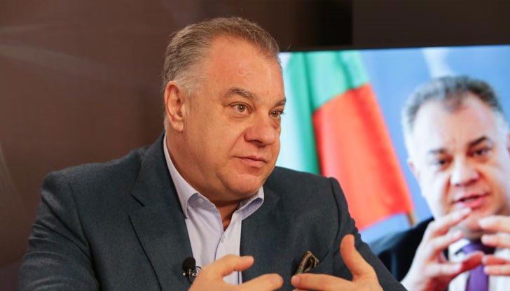 Осъзнах се вече на земята с един липсващ крак, заврян някъде на дълбоко, обясни бившият здравен министър