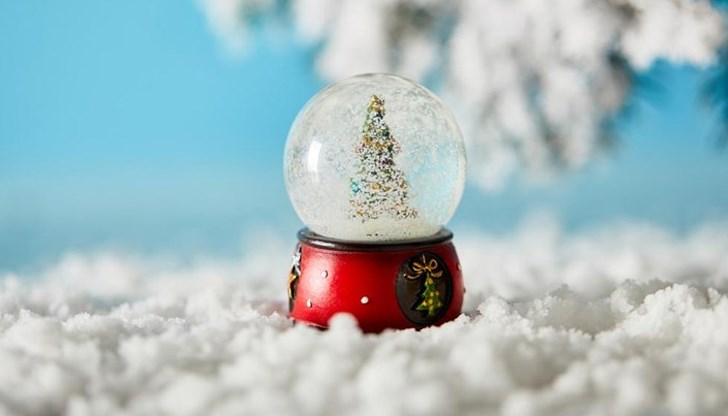 Новата година започва с дъжд и сняг