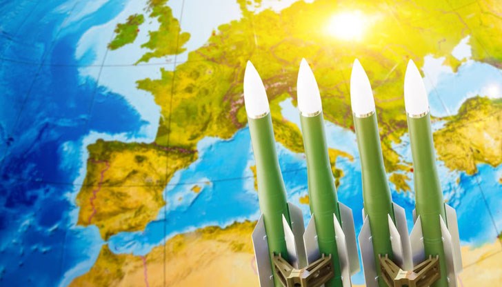 Имаме около 5-8 години, за да наваксаме по отношение на въоръжените си сили, промишлеността и обществото, заяви германският министър на отбраната