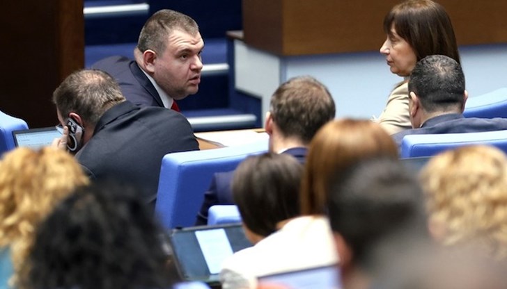 Това реши парламентът с приети на второ четене промени в Конституцията