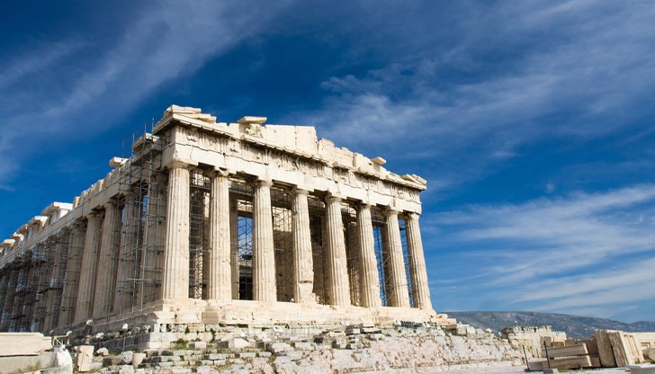 Допускат се до 4 групи от 5 човека или максимално 20 гости