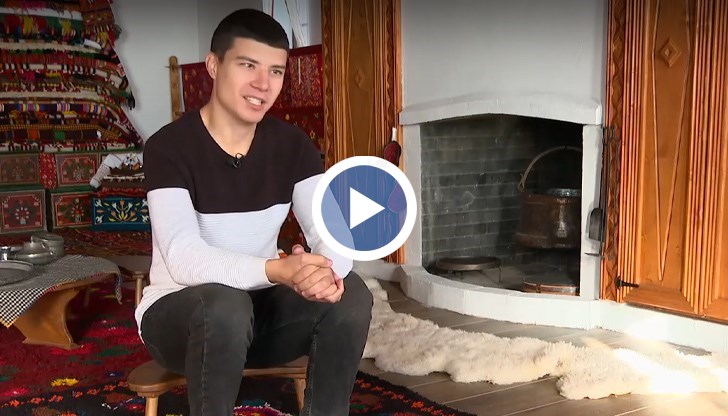 Фолклорната къща музей се намира близо до Момчилград