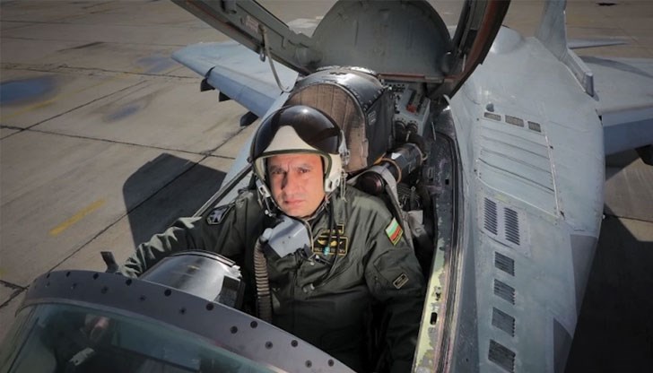 Поделението ще трябва да му плати 34 000 лева за извънредния труд на летеца Поделението ще трябва да му плати 34 000 лева за извънредния труд на летеца