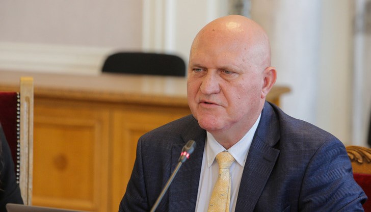 Няма дискриминация спрямо учителите, каза министърът на образованието