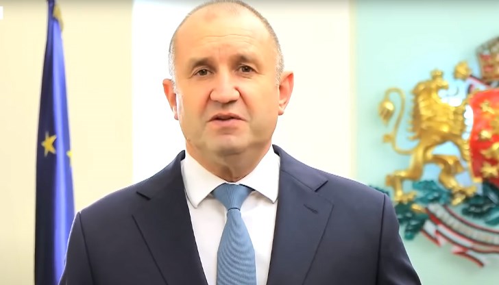 Новогодишната вечер не е „вечерта на сърдития чичка“, написа Божанков във Facebook Новогодишната вечер не е „вечерта на сърдития чичка“, написа Божанков във Facebook