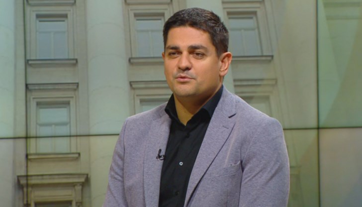 Държавата в момента се управлява от средния и ниския ешалон на администрацията, каза Василев Държавата в момента се управлява от средния и ниския ешалон на администрацията, каза Василев