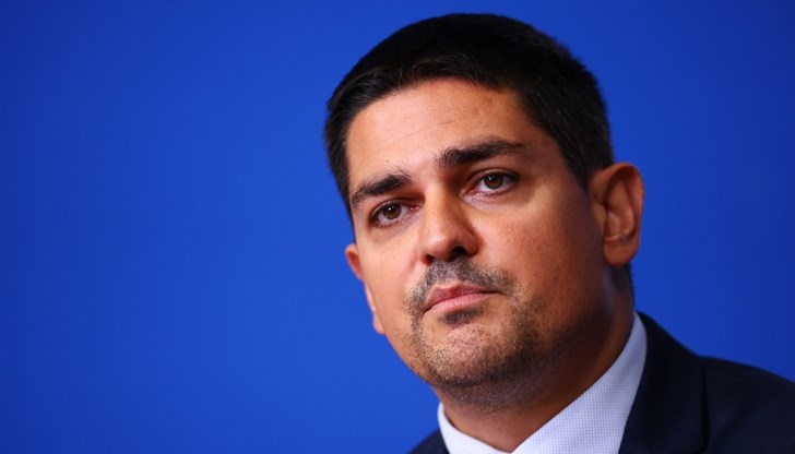 Управлява правителство, което разчита на една подкрепа в минал период, получена с измама на българското общество, каза независимият депутат Управлява правителство, което разчита на една подкрепа в минал период, получена с измама на българското общество, каза независимият депутат