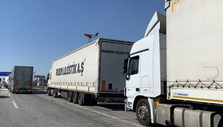 Засилен трафик на товарни автомобили на ГКПП "Капитан Андреево” на изход от страната