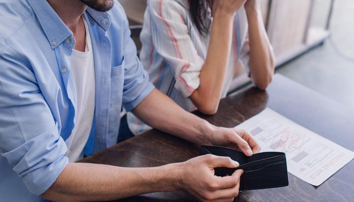 Украйна ще има нужда от 34 милиарда евро външна подкрепа за изплащането на държавните заплати и пенсиите