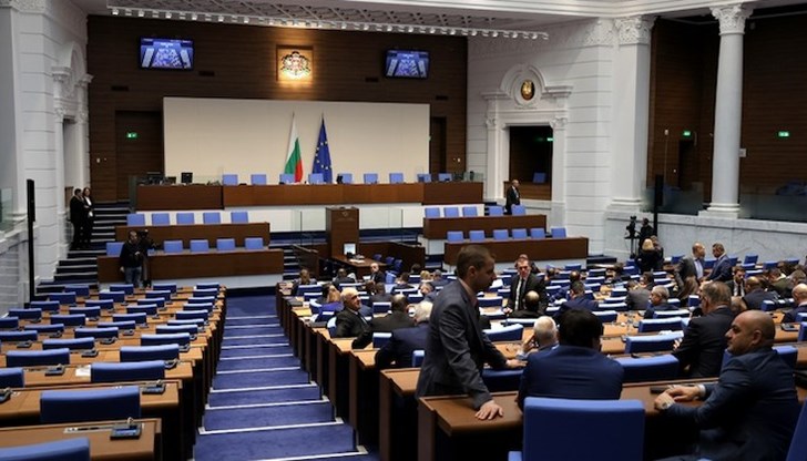 Промяната в Конституцията се случи с подкрепата на народните представители от ГЕРБ, ПП-ДБ и ДПС Промяната в Конституцията се случи с подкрепата на народните представители от ГЕРБ, ПП-ДБ и ДПС