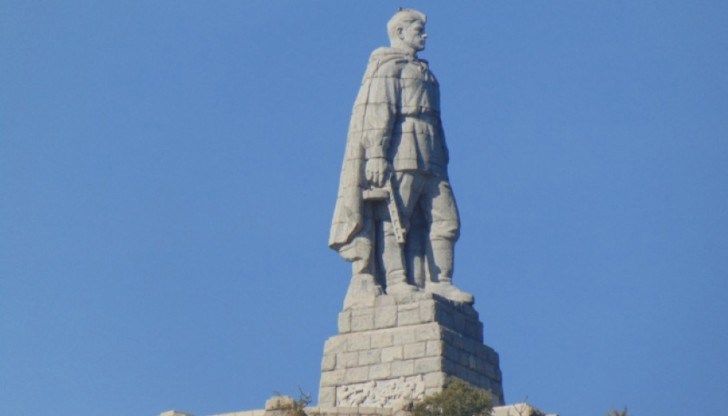 Според общински съветник от ДБ, Альоша символизира разединението в Пловдив