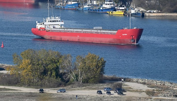 Плавателният съд вече се казва "Сафина"