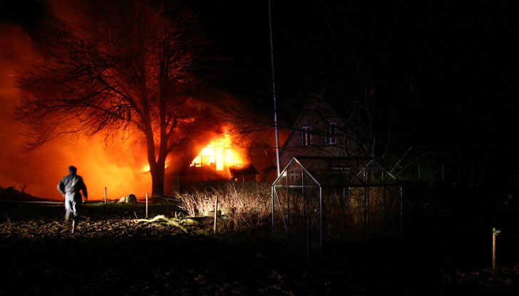 Тялото на мъжа е открито в легло в стая на втория етаж на къща Тялото на мъжа е открито в легло в стая на втория етаж на къща