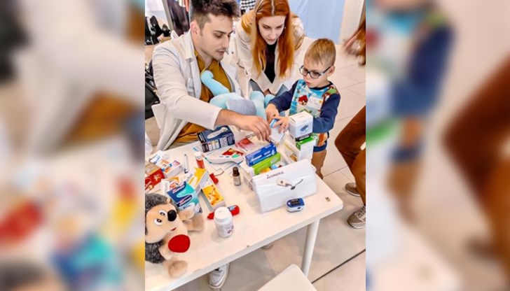 Целта на инициативата е чрез игри и забавления децата да разберат, че посещенията при лекаря не са страшни Целта на инициативата е чрез игри и забавления децата да разберат, че посещенията при лекаря не са страшни