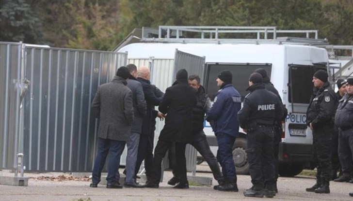 Сблъсъкът между зам.-шефът на БСП и областната управа е по повод преместването на Паметника на Съветската армия Сблъсъкът между зам.-шефът на БСП и областната управа е по повод преместването на Паметника на Съветската армия