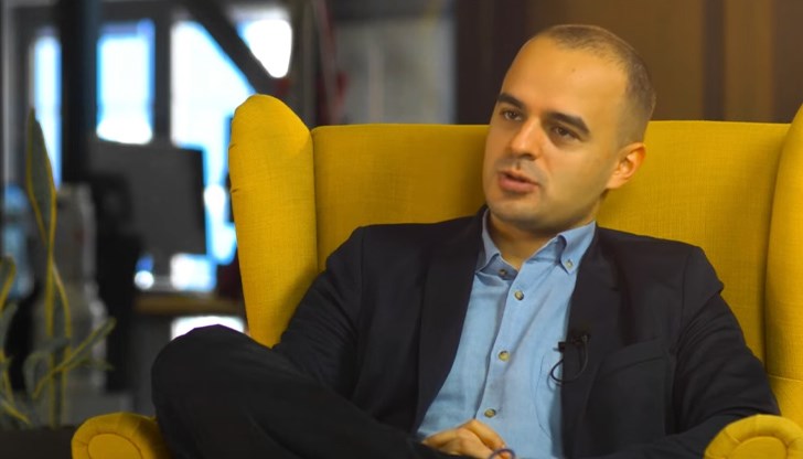 Проблемът с кадрите е огромен, в абсолютно всички сфери в България няма хора, каза Петър Джугански Проблемът с кадрите е огромен, в абсолютно всички сфери в България няма хора, каза Петър Джугански