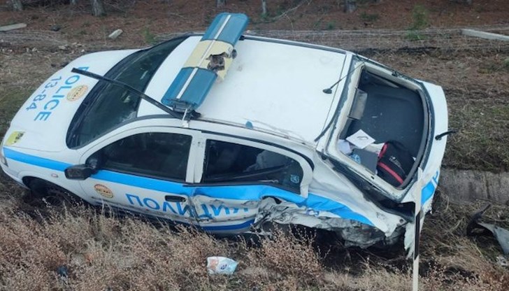 Двама полицаи са леко ранени, по-тежко е пострадал трети човек