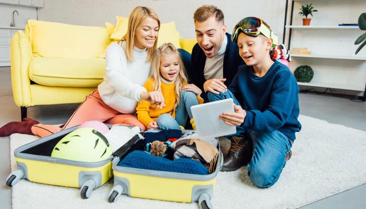 Това става с разрешение на работодателя - без значение дали дните са отложени, или не за следващата календарна година