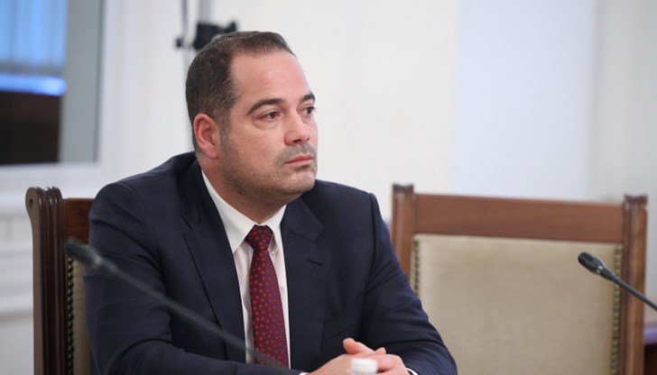 Получени заплахи са причината за охраната на областния управител Вяра Тодева, каза вътрешният министър