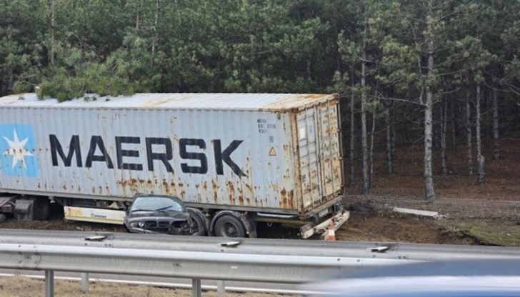 48-годишният е ударен от камион, докато разговаря с полицаи 48-годишният е ударен от камион, докато разговаря с полицаи