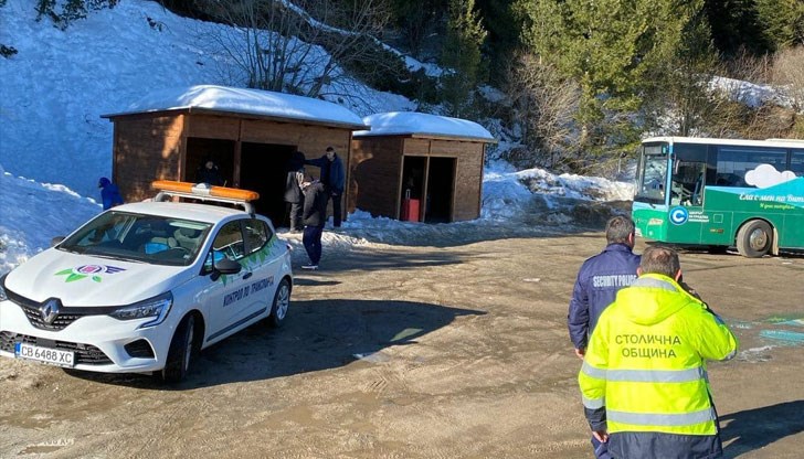 Екипи на звено "Общинската полиция" са поели организацията на движението, за да може достъпът до планината да е нормален Екипи на звено "Общинската полиция" са поели организацията на движението, за да може достъпът до планината да е нормален