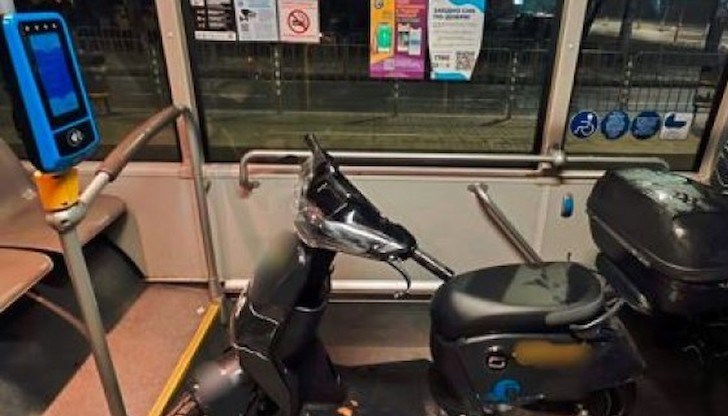 Кадър от столицата показа, че градският транспорт е за всички и всичко