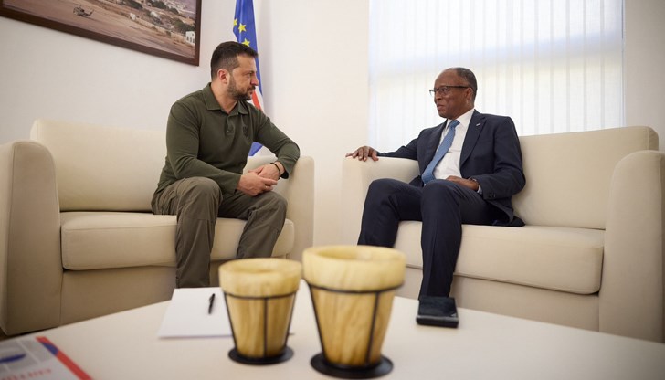 Украинският президент направи междинна спирка в островната държава напът за Аржентина Украинският президент направи междинна спирка в островната държава напът за Аржентина