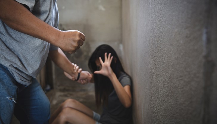 34-годишната жена е намерена в безпомощно състояние, с множество наранявания