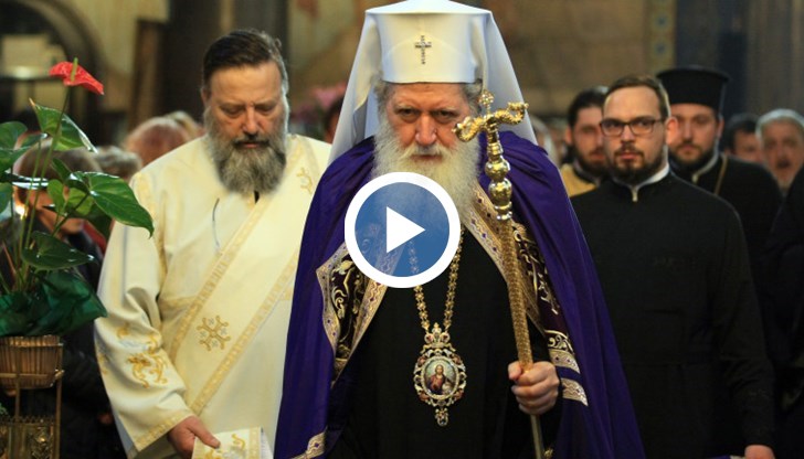 Негово светейшество е настанен във ВМА с белодробно заболяване