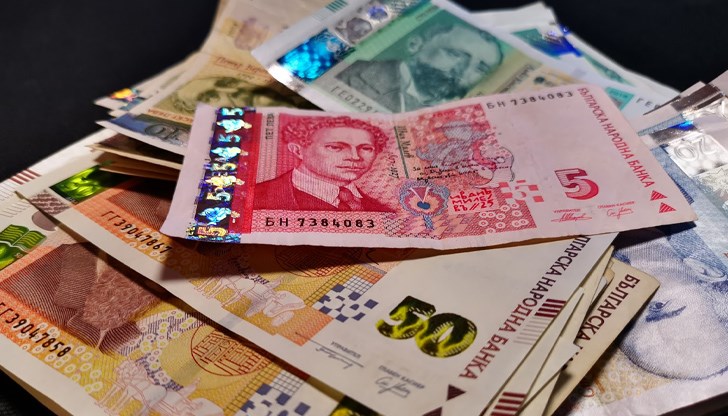 Стартовата минимална основна заплата на учителите става 1853 лева