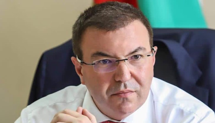 В личния си фейсбук профил бившият здравен министър коментира освобождението на директора на болница "Пирогов"