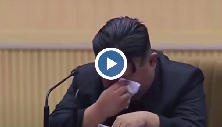 Севернокорейският лидер избърса очите си с бяла кърпичка по време на реч