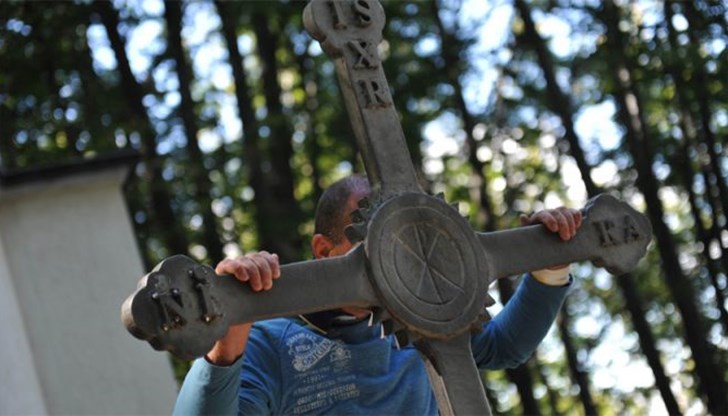 Благодарни вярващи се връщат след време на чудодейното място в Родопите и разказват своята история