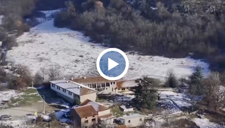 Манастирът "Свети Атанасий" в чирпанското село Златна ливада е създаден през 344-та година