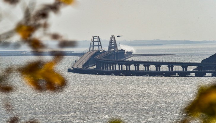Мостът, който свързва Кримския с Таманския полуостров в Краснодарския край, беше взривен при неясни обстоятелства