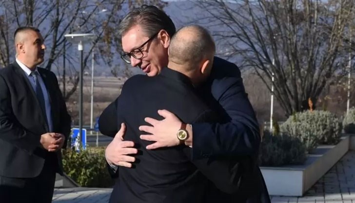 Българският президент се хвърли в обятията на сръбския си колега
