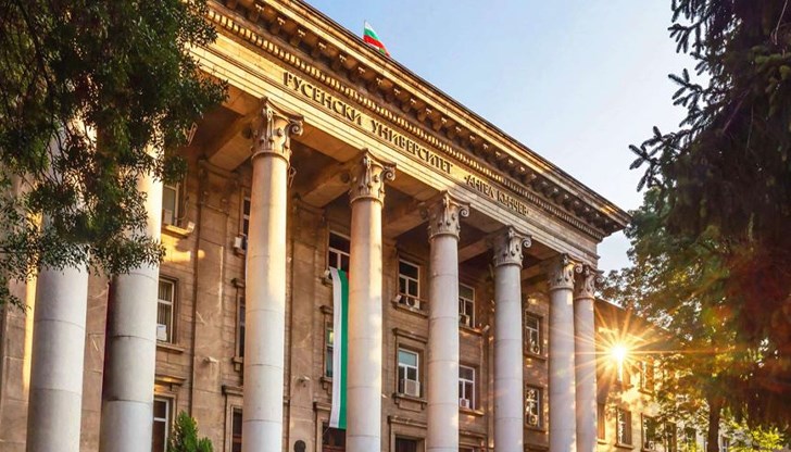 През тази учебна година е осъществен успешен прием от около 1500 първокурсници През тази учебна година е осъществен успешен прием от около 1500 първокурсници