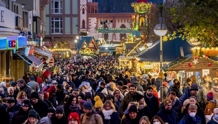 Пожар избухна на коледния базар "Александерплац" в германската столица Пожар избухна на коледния базар "Александерплац" в германската столица