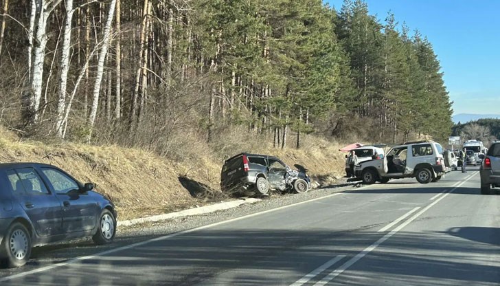 Шофьор е транспортиран в болницата в Разлог за медицински преглед