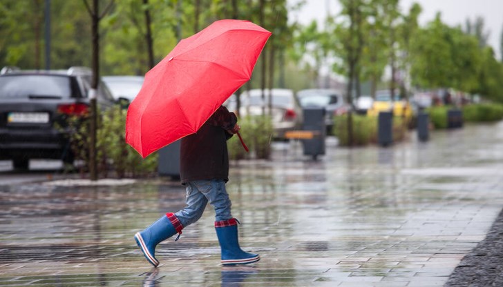 В петък и събота валежите ще продължат и ще са значителни по количество
