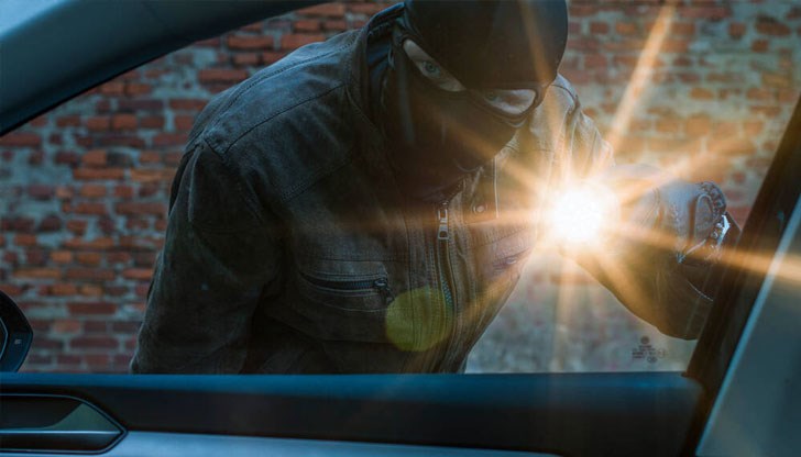 Крадецът е проникнал през незаключен багажник