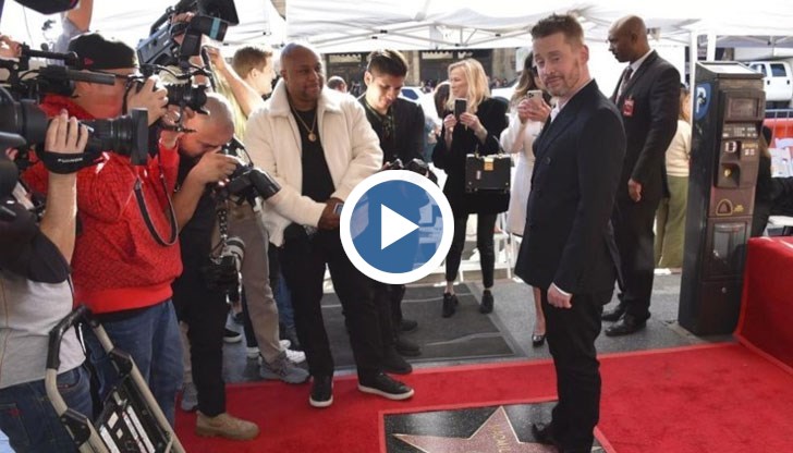 Към Кълкин се присъединиха и годеницата му, актрисата Бренда Сонг, и двамата им малки синове