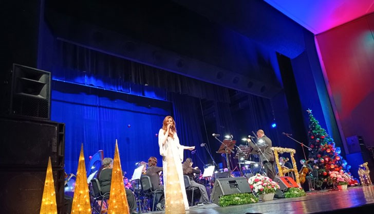 "КОЛЕДА EXTRAVAGANZA" бе със специалното участие на Михаела Филева